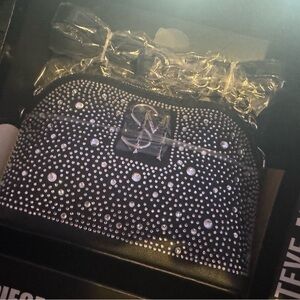 Black on black bag and hat set 🖤 Steve Madden 📍